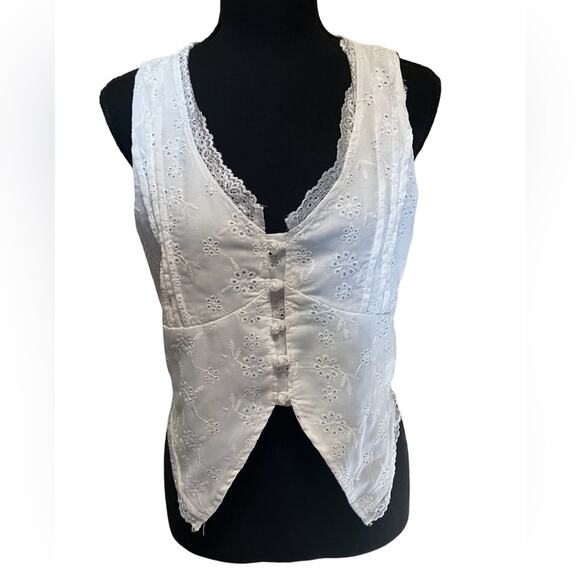 Eyelet Vest White with frog Knot button (Retro Romantic) - Picture 1 of 13